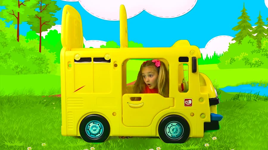 اسباب بازی ها و خانواده مهربان - ساشا و مکس در تبلت جادویی